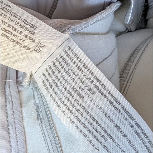 NWT Abercrombie & Fitch Metallic Silver High Rise 90s Relaxed Jeans, size 27/4 - Picture 8 of 9